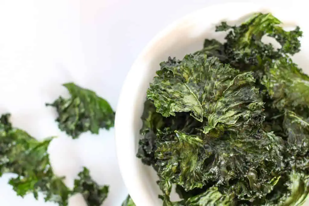 kale chips in a bowl
