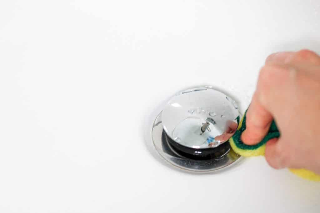 uses for castile soap- scrubbing a bath tub