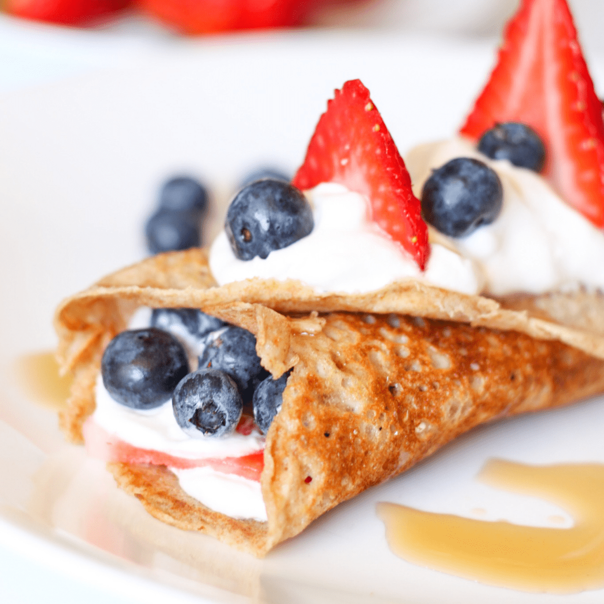 crepe with fruit and cream