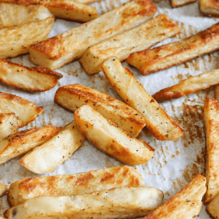 tray of baked french fries