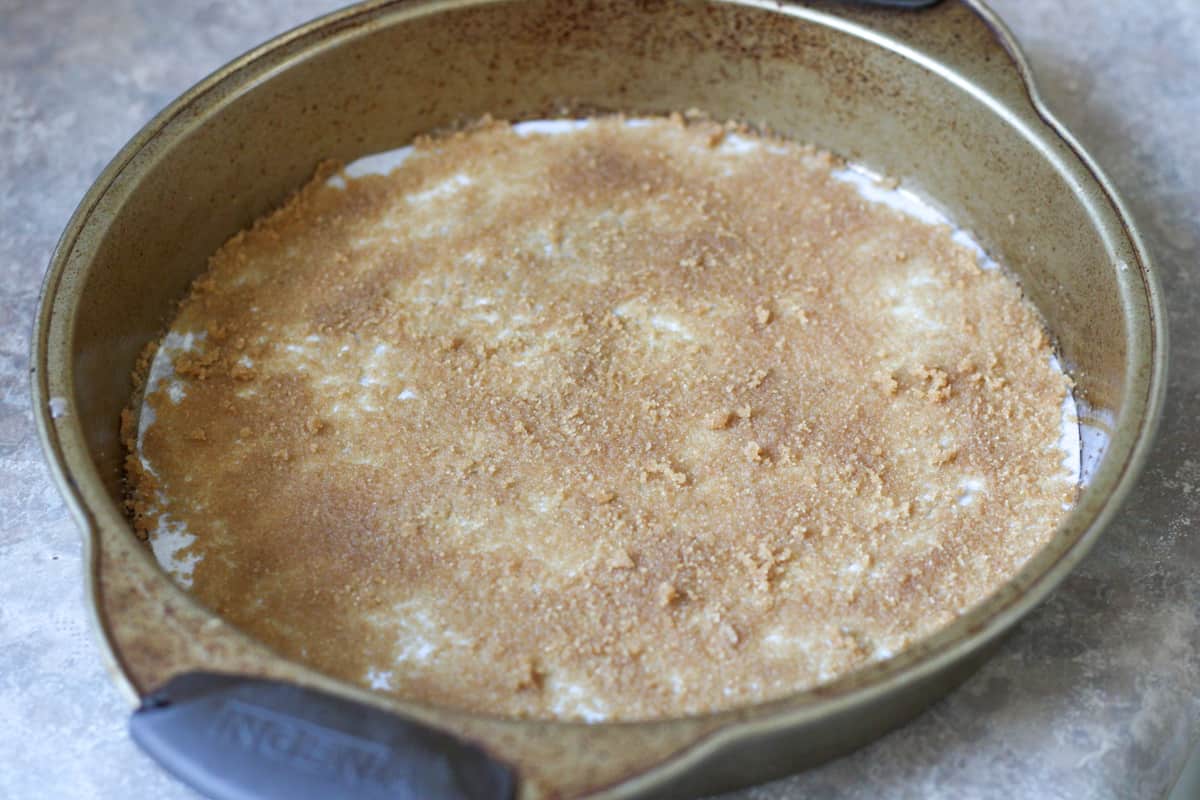 round cake pan with brown sugar on the bottom