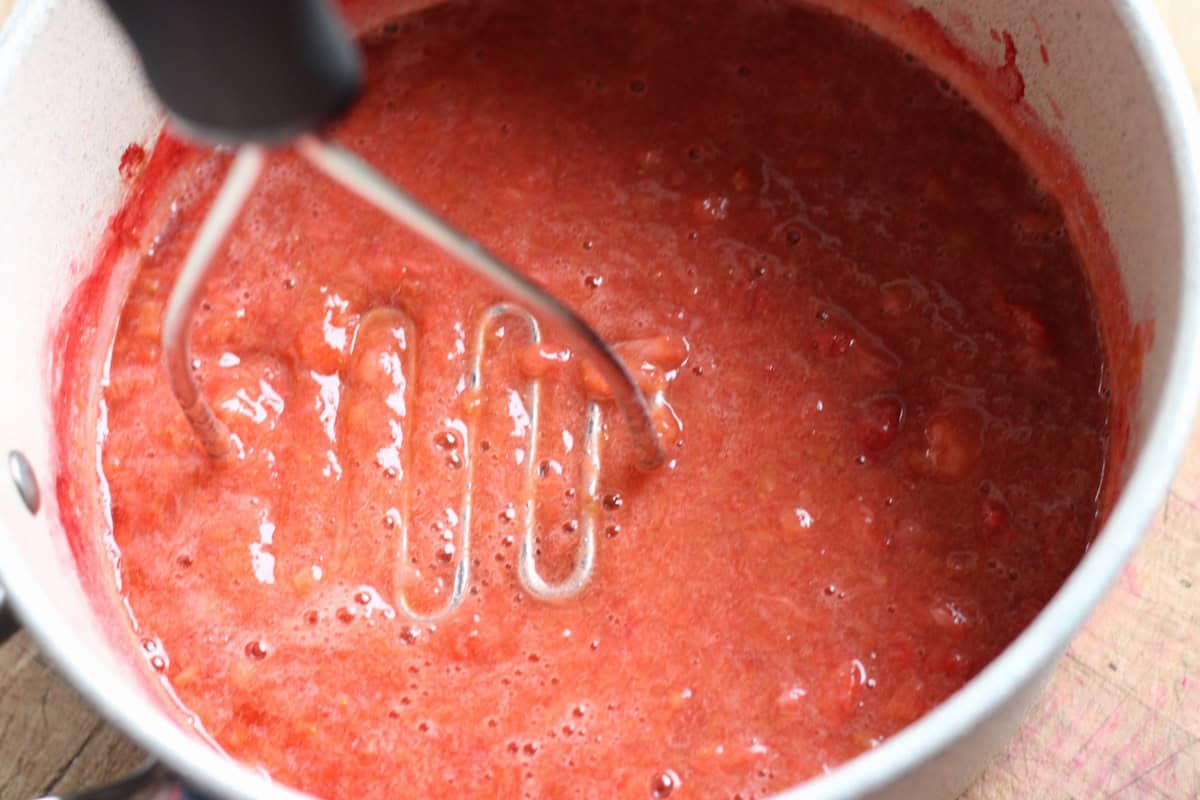 potato masher mashing fruit